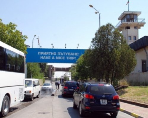 O româncă deghizată în poliţist a încercat să introducă parfumuri contrafăcute în Bulgaria